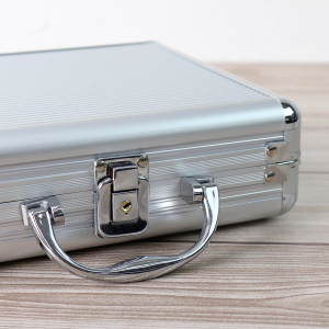 JOGO DE FICHAS PARA POKER NUMERADA NA MALETA COM 100 FICHAS - IM42059-B