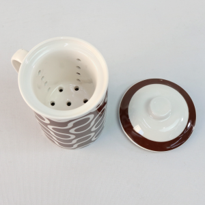 CANECA PORCELANA COM INFUSOR E TAMPA FORMAS GEOMÉTRICAS 310ML - PRC10047-A