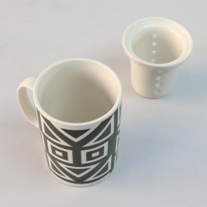 CANECA PORCELANA COM INFUSOR E TAMPA FORMAS GEOMÉTRICAS 310ML - PRC10047-C