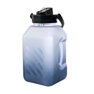 GARRAFA PLÁSTICA QUADRADA COM CANUDO E ALÇA 1 LITRO - GDR0781-PT