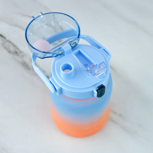 GARRAFA TIPO SQUEEZE DE PLÁSTICO COM CANUDO E ALÇA 1100ML - 4577-AZ