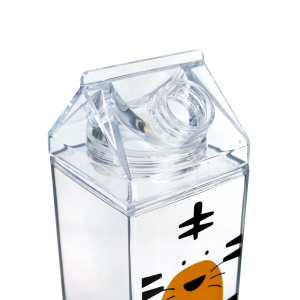 GARRAFA DE PLÁSTICO CAIXA DE LEITE ESTAMPADA 500ML - 4167-C