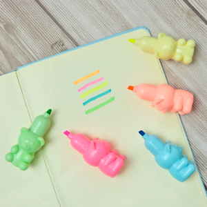 CANETA MARCA DE TEXTO EMPILHAVEIS FORMATO URSINHO DE PLASTICO 5 CORES - 9902