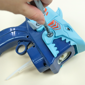 TUBARÃO LANÇA BOLHAS DE PLÁSTICO COM SOM E LUZ A PILHA - TKAB4263