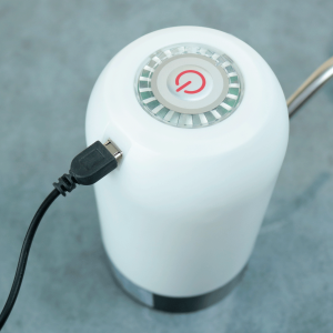 BOMBA AUTOMÁTICA DE GALÃO EM PLÁSTICO COM CABO USB 13CM - 4775-BR