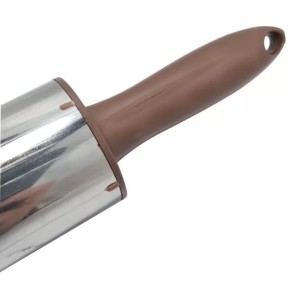 ROLO DE MASSA EM INOX E PEGADOR EM PLÁSTICO NA COR MARROM - CA09447