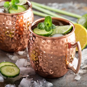 CANECA DE INOX REVESTIDA EM COBRE MOSCOW MULE MARTELADA 550 ML - 66898