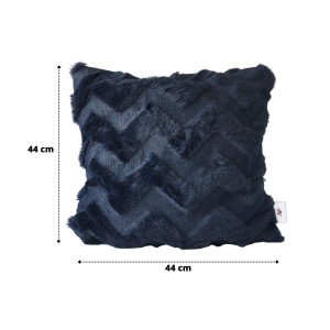 CAPA DE ALMOFADA COM DETALHES GEOMÉTRICOS E PELAGEM CURTA - 2867-AZMA.
