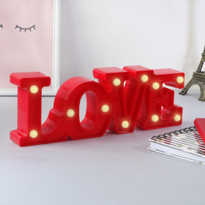 LUMINARIA LOVE DE PLASTICO 30X10X4CM VERMELHA AL08019-VM