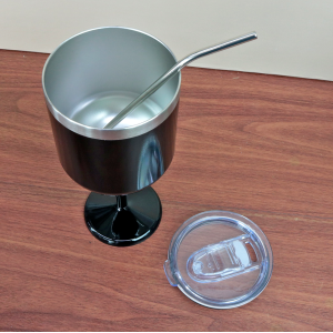 TAÇA INOX COM TAMPA DE PLÁSTICO E CANUDO DE INOX 550ML - GDR1462-PT