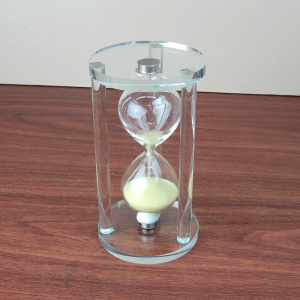 AMPULHETA DECORATIVA  DE VIDRO COM BASE DE VIDRO 1 MINUTO 14,5CM - DT25561-BG