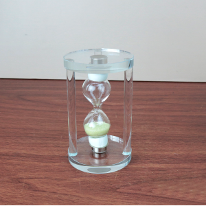 AMPULHETA DECORATIVA  DE VIDRO COM BASE DE VIDRO 1 MINUTO 9,5CM - DT25560-VDCL