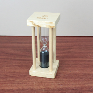 AMPULHETA DE VIDRO COM BASE DE MADEIRA 5 MINUTOS 8,5CM - DT25556-PT