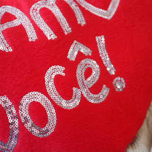 ALMOFADA EM FORMATO DE CORAÇÃO DE POLIESTER COM BRILHO  - 35CM - 31300872