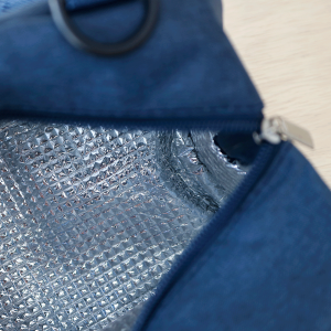 BOLSA TÉRMICA 100% POLIÉSTER COM ALÇA DE MÃO E TRANSVERSAL - HB69415-AZMA