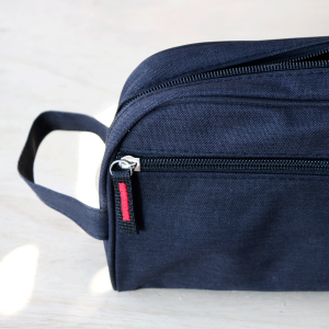 NECESSAIRE DE POLIÉSTER COM ALÇA LATERAL - HN81434-PT