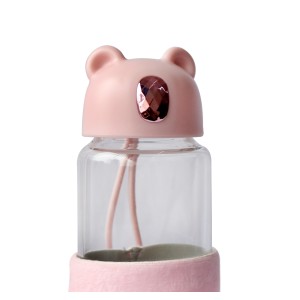 GARRAFA DE VIDRO BEAR BOTTLE COM CAPA DE VELUDO COM TAMPA E ALÇA - GDR0456-RS