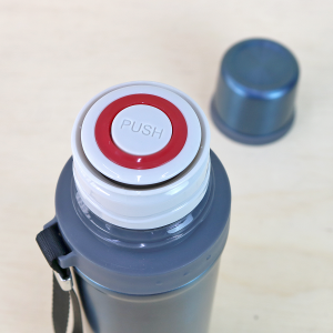 GARRAFA INOX  ISOTÉRMICA COM ACIONAMENTO CLICK 650ML AZUL - LC1720-AZ